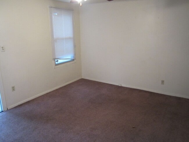 Building Photo - zillow
