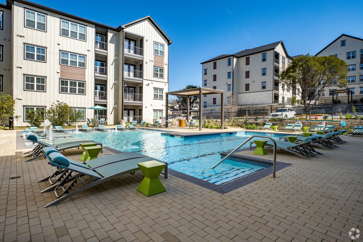 The Mont Apartments Austin