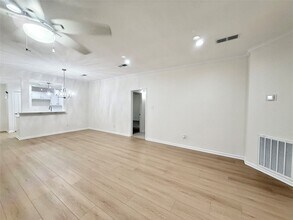 Building Photo - 236 Almond Dr