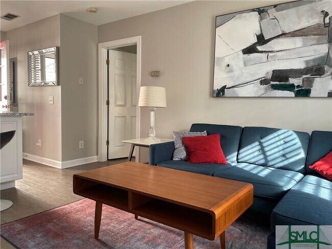 Foto del edificio - 533 E Perry Ln