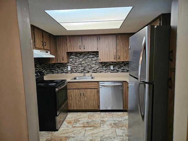 Foto del edificio - 589 Fairways Cir