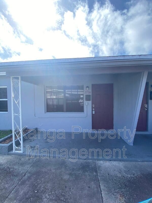 Building Photo - 3716 Henry Ave