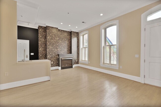 Foto del edificio - Available Now! Two Bed/Two Bath in the Mos...