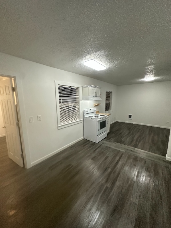 Foto del edificio - 4975 Breanna Ln NE