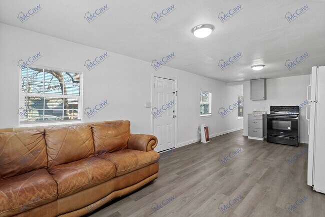 Building Photo - Spacious 2/1 Mobile Home in Denison!