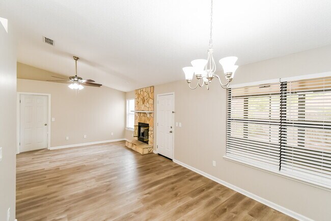 Foto del edificio - 8431 Moss Pointe Trail N