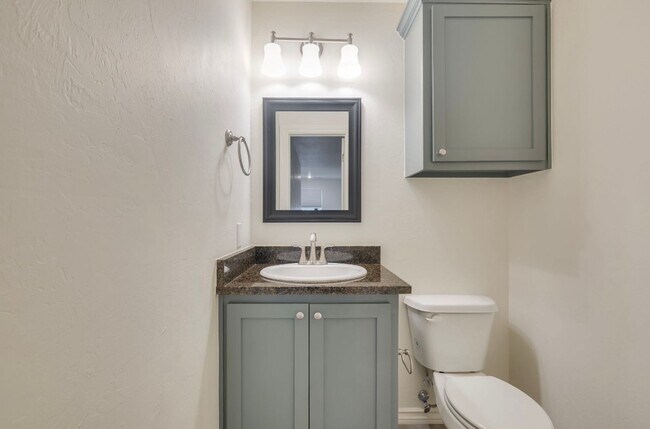Building Photo - 3 Bed 2.5 Bath in W/Bonus Room in Deer Cre...