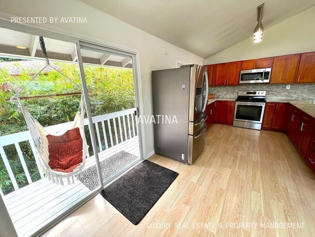 Photo - 1389 Nanialii St House