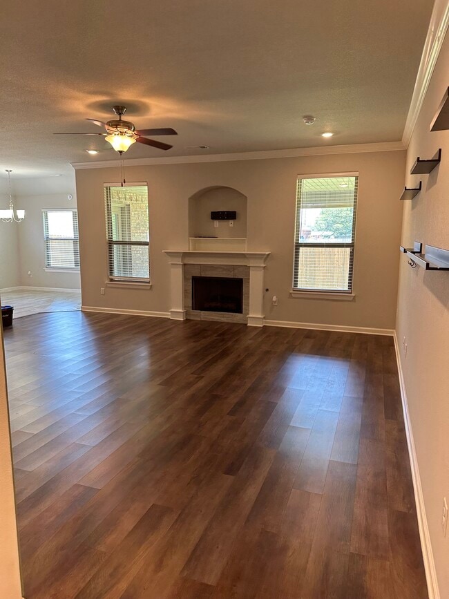 Photo - 822 Copper St House