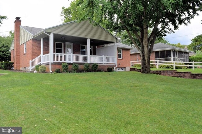 Building Photo - Beautiful 2 bed Rancher for Rent. Palmyra