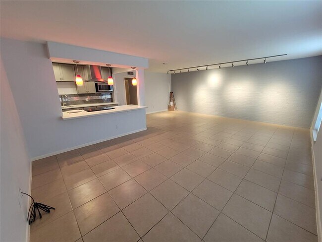 Building Photo - 2711 Briarhurst Dr
