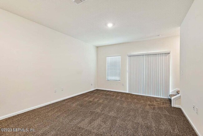 Foto del edificio - 333 Aralia Ln