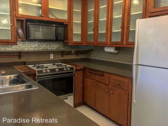 Building Photo - 655 Rossmore Rd