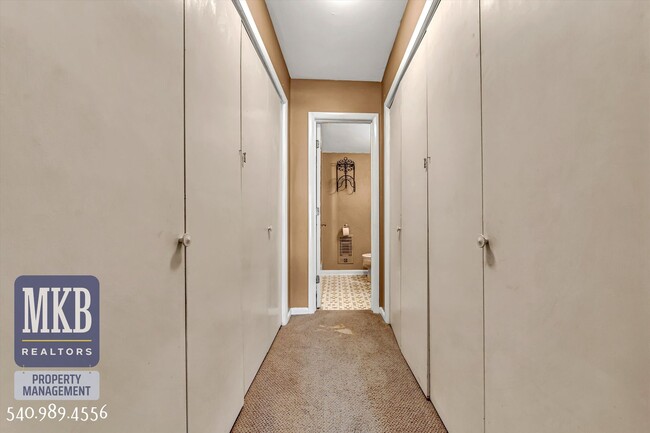 Building Photo - 5260 Crossbow Cir