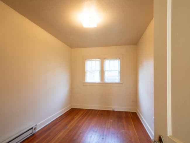 bedroom - 473 E 16th Ave