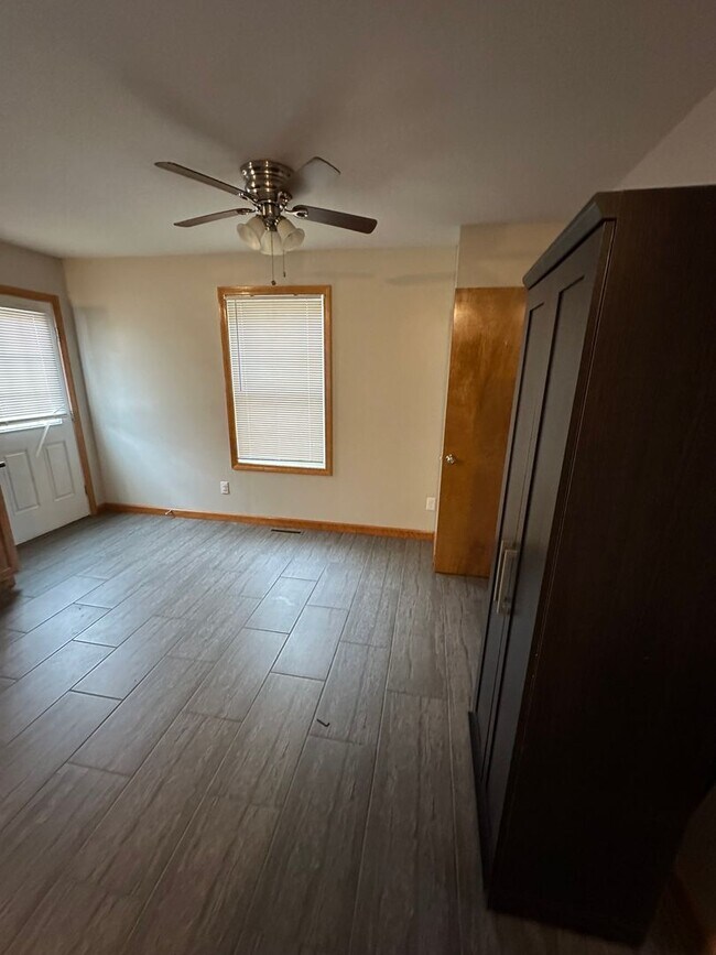 121123 Laconia St, Springfield, MA 01129 Townhome Rentals in