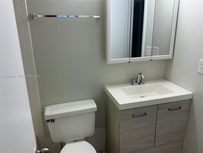 Building Photo - 206 NE 3rd St