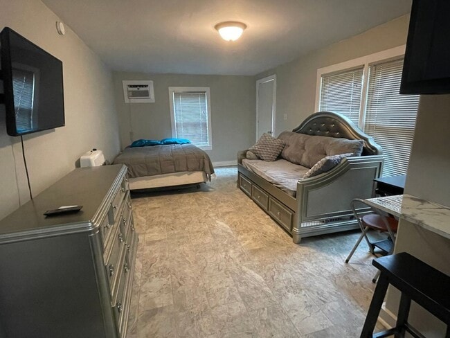 Building Photo - Studio apartment in Cairo, Georgia