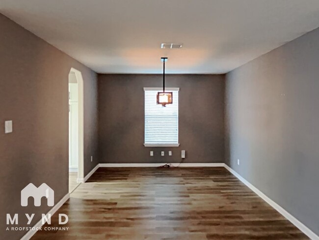 Building Photo - 9203 Silver Vista