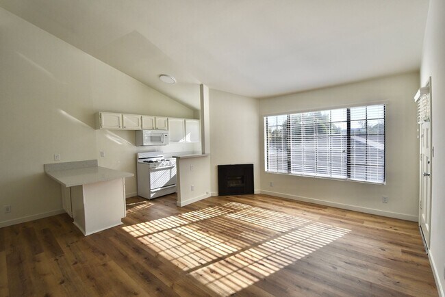 Building Photo - 5744