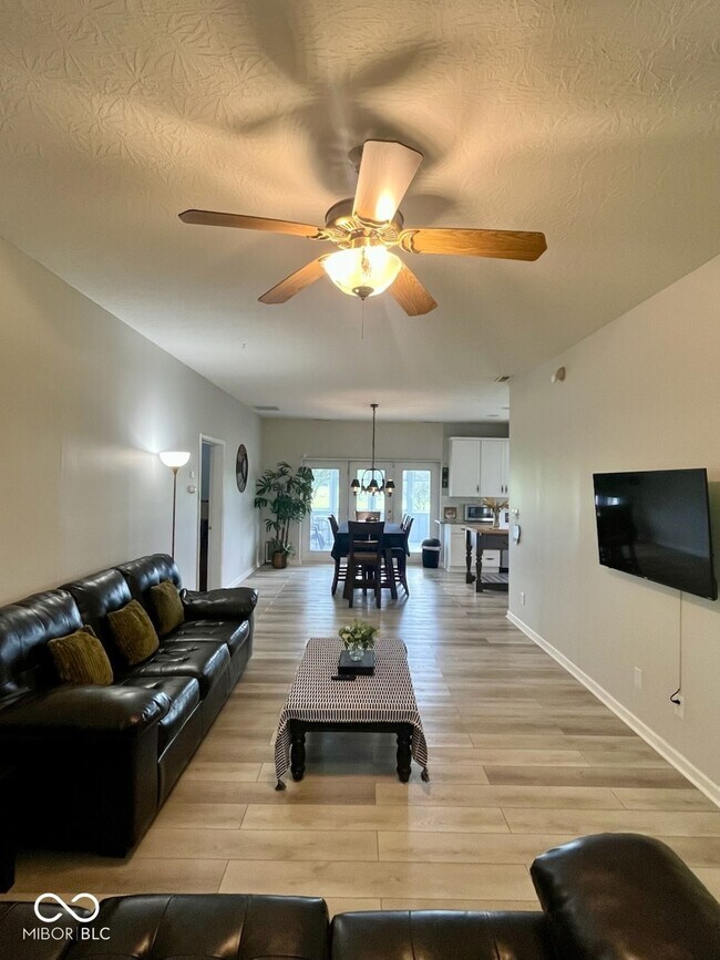 Foto del edificio - 9459 N State Rd 267