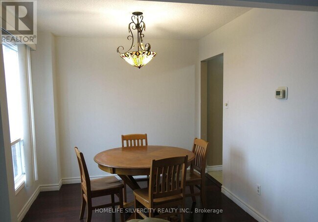 Photo du bâtiment - 18 Pickard Ln