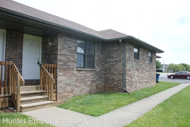 Building Photo - 114-224 W Deerfield Dr