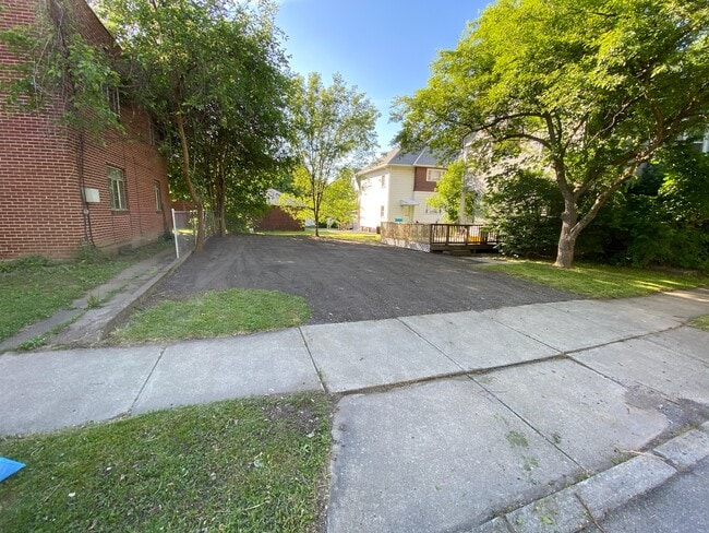 Schubert Parking area - 99 Schubert St