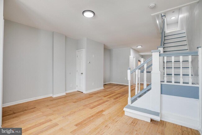 Foto del edificio - 5626 Lansdowne Ave