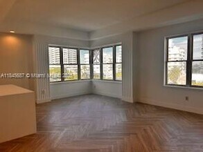Building Photo - 2421 Lake Pancoast Dr