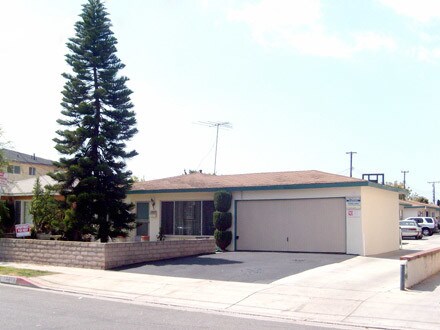 Primary Photo - 13421 Doty Ave