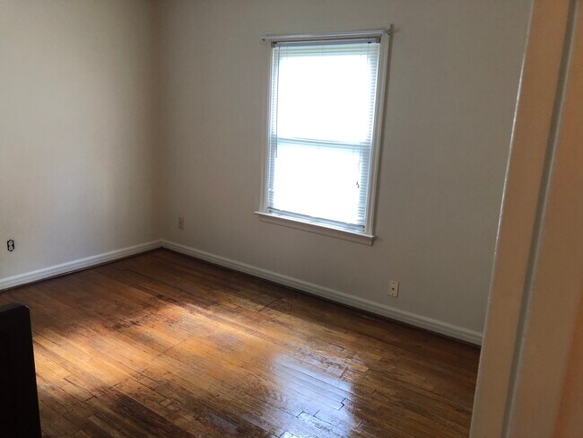 Building Photo - 2889 Bellwood Ave