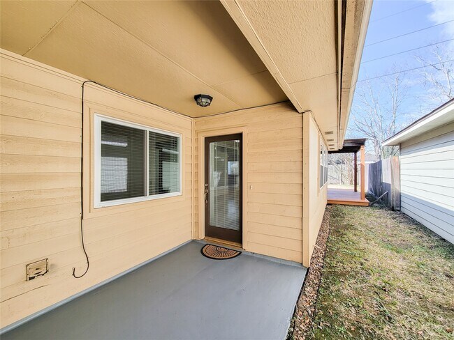 Foto del edificio - 8611 Pool Creek Dr