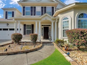 Building Photo - 663 Wyndham Way
