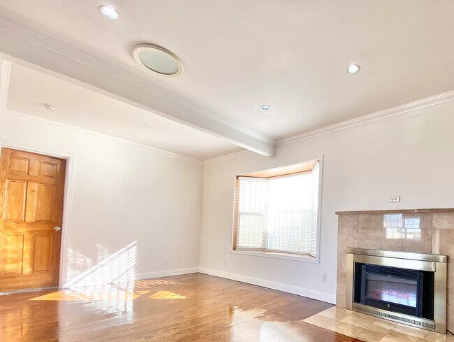 Foto del edificio - 7400 Radford Ave