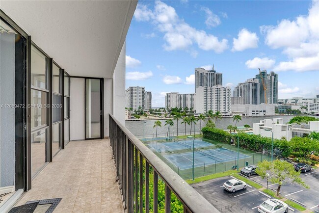 Foto del edificio - 1000 Parkview Dr
