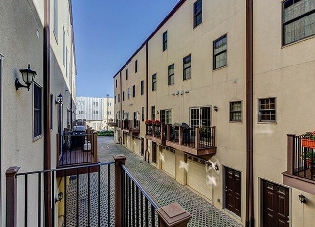 Photo - 1009 N 3rd St Apartment