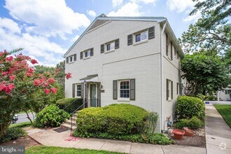 Building Photo - 5370 Pooks Hill Rd