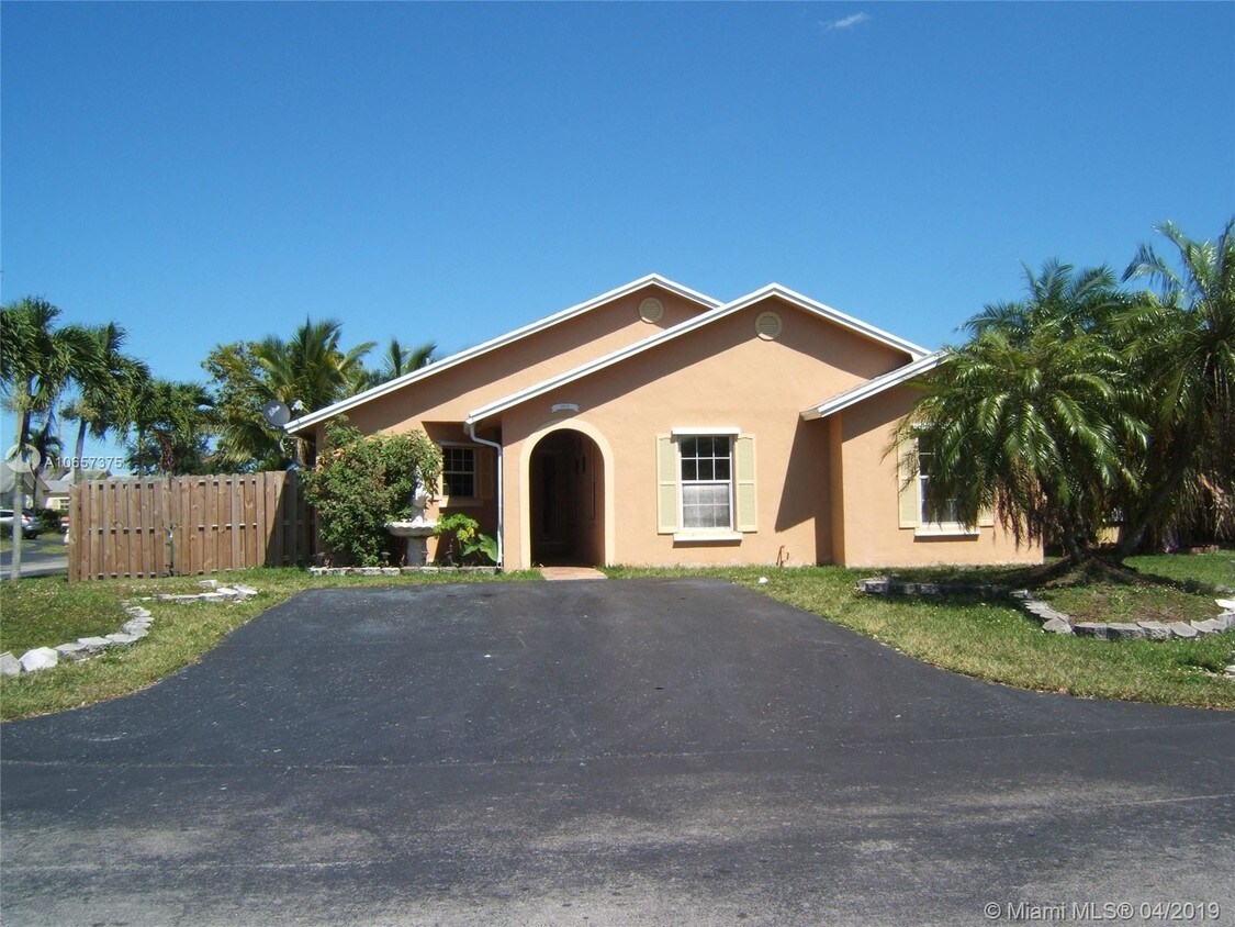 24833 SW 128th Ct, Homestead, FL 33032 House for Rent in Homestead