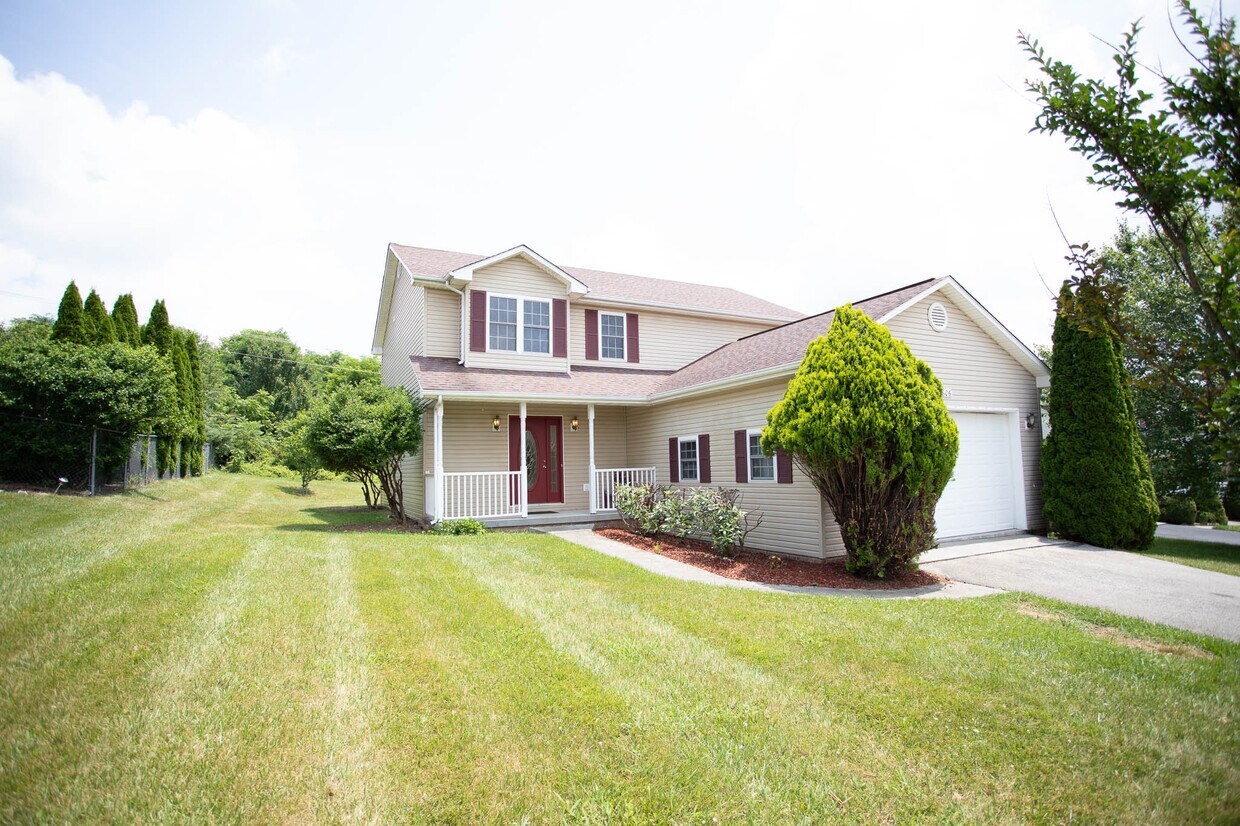 1606 Winslow Dr, Blacksburg, VA 24060 House Rental in Blacksburg, VA