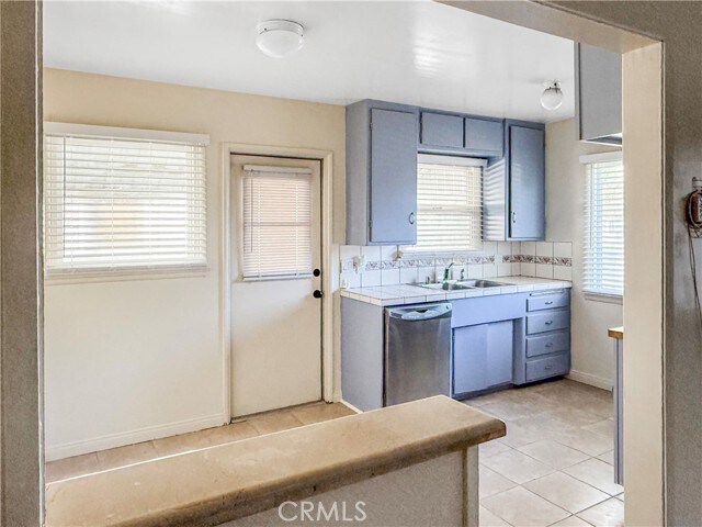 Building Photo - 2546 W Olive Ave