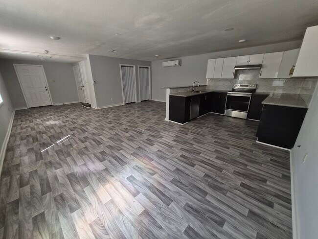 Foto del edificio - 12335 Roy Rd