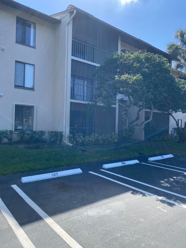 Foto del edificio - 207 Foxtail Dr