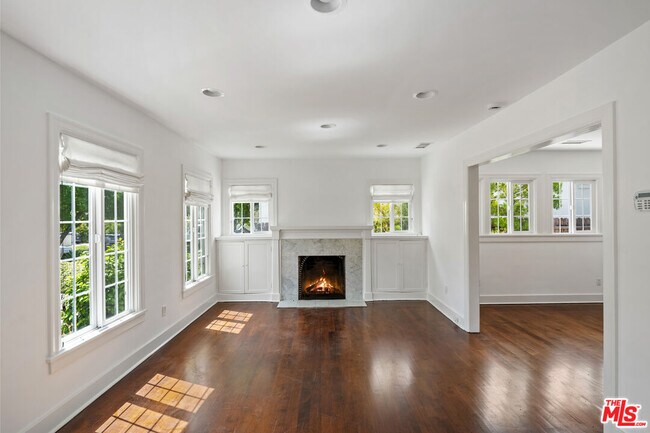 Foto del edificio - 403 N Plymouth Blvd