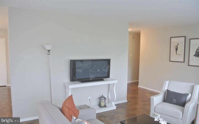 Foto del edificio - 5500 Friendship Blvd