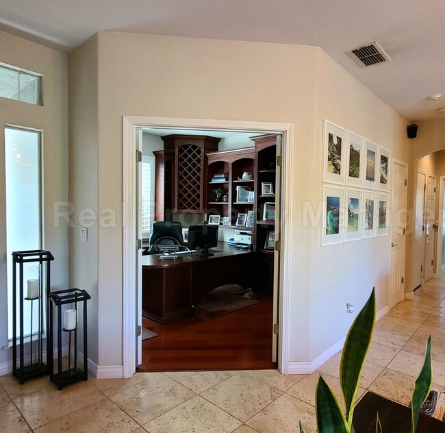 Foto del edificio - Fully Furnished Beautiful Home in Folsom