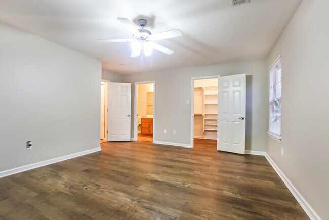 Foto del edificio - Single-Level 4-Bedroom Home with Garage in Benton