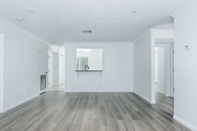 Foto del edificio - 330 Sunderland Rd