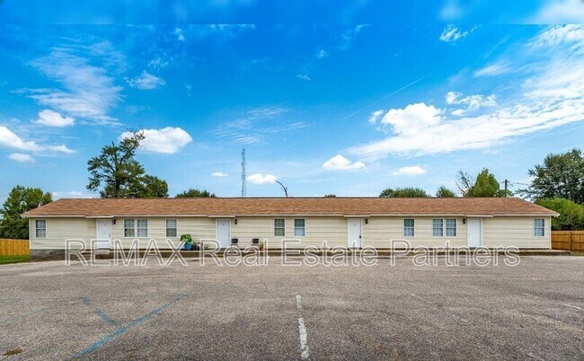 Foto del edificio - 900 Cypress Ave