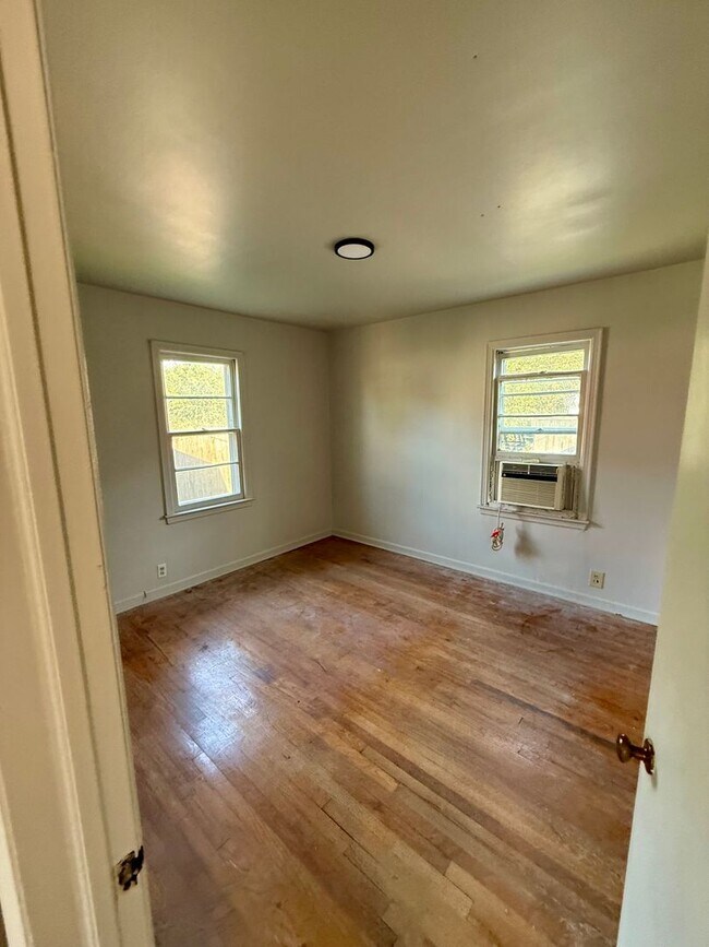 Foto del edificio - 3bed 1 bath $1,000 a month